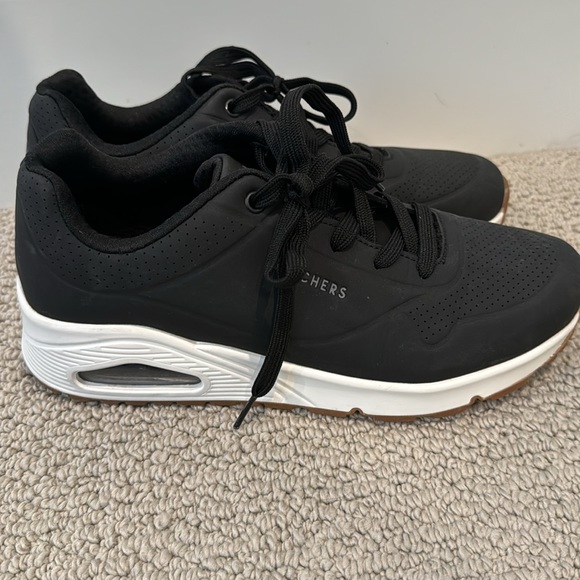 Skecher shoes size 8 - Picture 3 of 3